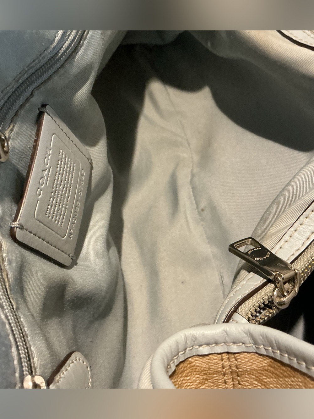 Coach Signature Drawstring Carryall Tote Khaki Powder Blue Leather Authenticated - Picture 8 of 13